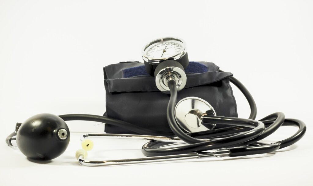 Kombinationspiller med två mediciner sänkte blodtrycket hos indiska vuxna - En granskning av American Heart Associations studie