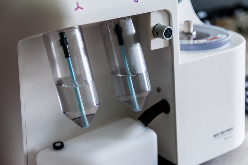 Ny multispecifik lateralflödestest lovande för influensa och SARS-CoV-2-diagnostik i brittiska akutmottagningar enligt senaste studie