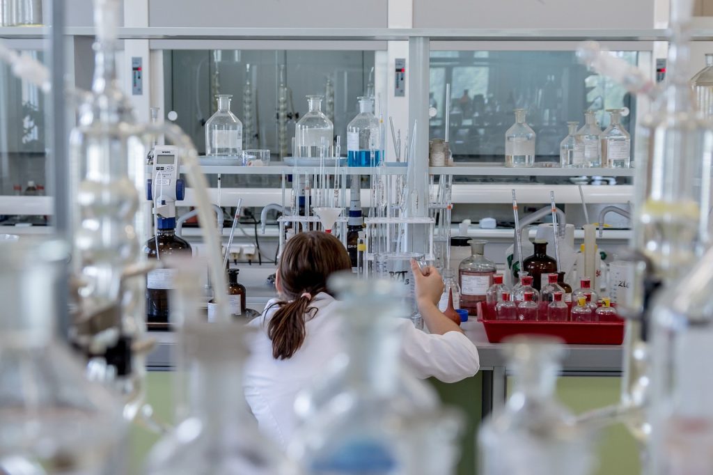 Japanska forskare avslöjar den biologiska orsaken bakom hjärndimma vid långvarig covid