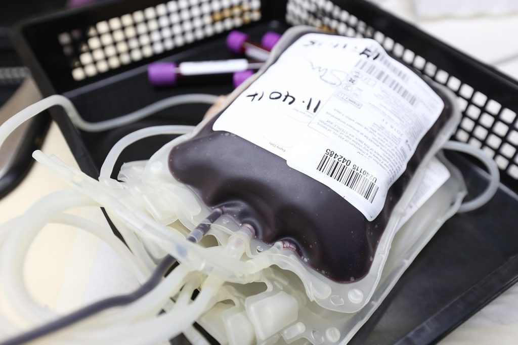 Matleverans och kostrådgivning sänkte blodtrycket hos svarta vuxna i "matöknar", enligt studie av American Heart Association