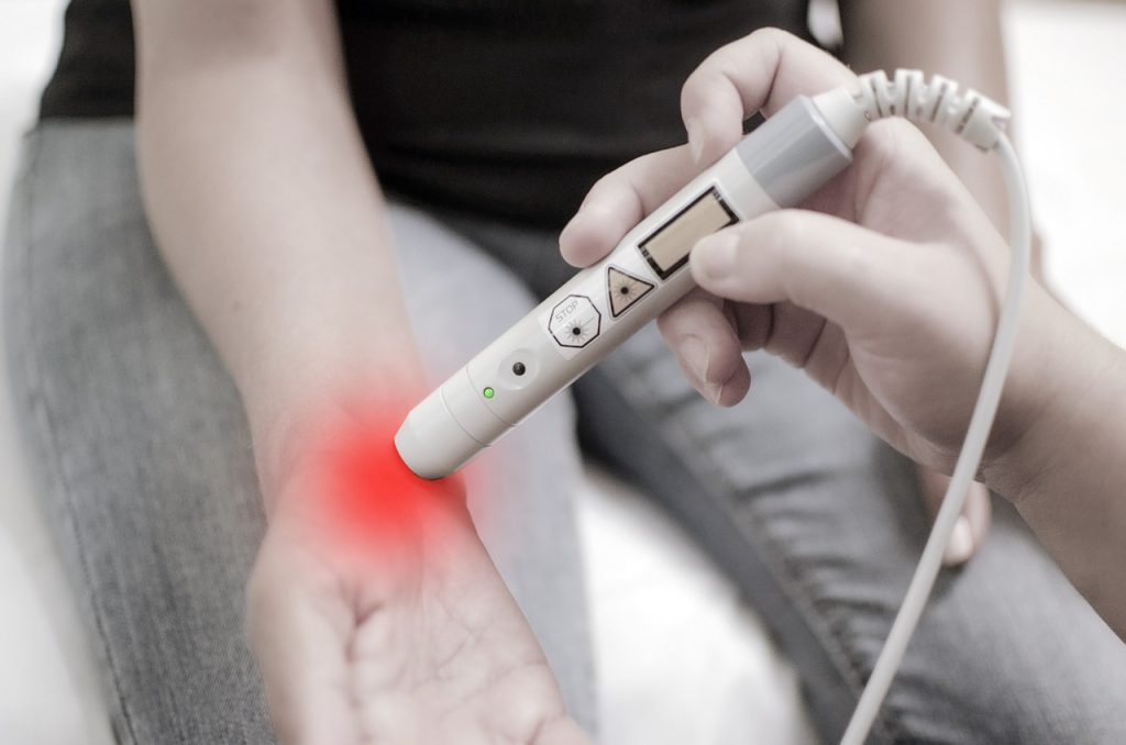 Plötslig buksmärta hos 66-årig kvinna avslöjar allvarlig diagnos: En analys av BMJ Journal-artikeln